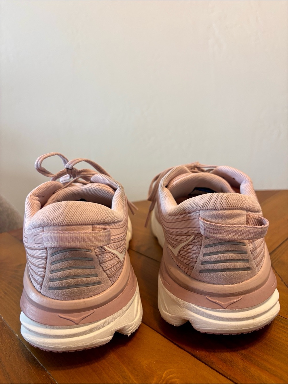 Hoka Women's Sz. 9 Bondi 7 - Picture 8 of 9